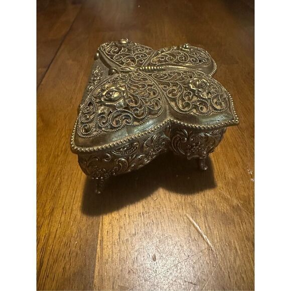 Vintage Butterfly Filligree Metal Music Box Plays Melody of Love Hinged 3.25” - Picture 5 of 13
